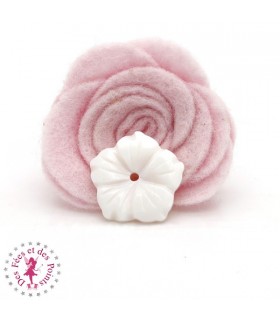 Fleur en nacre gravée- 20 mm