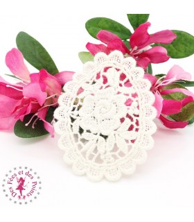 Motif en dentelle - Médaillon ovale Primevère