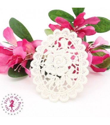 Motif en dentelle - Médaillon ovale Primevère