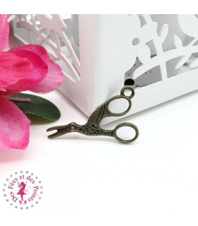 Charm / Pendentif "Ciseaux de brodeuse"