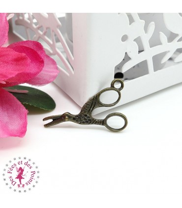 Charm / Pendentif "Ciseaux de brodeuse"