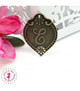Charm / Pendentif "Médaillon Lettre E"