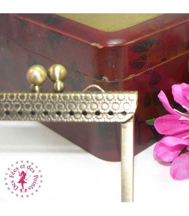 Fermoir métallique carré - Jambettes - 7 cm - Gravé - Bronze antique