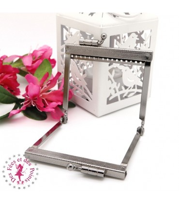 Fermoir métallique carré - Jambettes - 7 cm - Gravé - Argent antique