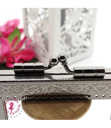 Fermoir métallique carré - Jambettes - 7 cm - Gravé - Argent antique