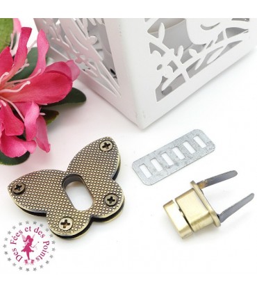 Fermoir à tourner - Petit papillon - Bronze antique