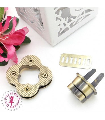 Fermoir à tourner - Pétale - Bronze antique clair