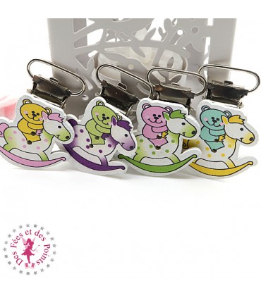 Pince en bois - Nounours sur cheval à bascule