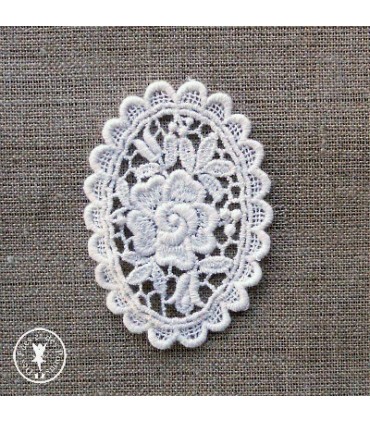 Motif en dentelle - Médaillon ovale Primevère