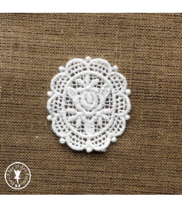 Motif en dentelle - Médaillon ovale Rose