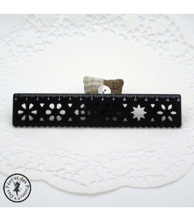 Règle en bois dentelle - Noir - Etoile