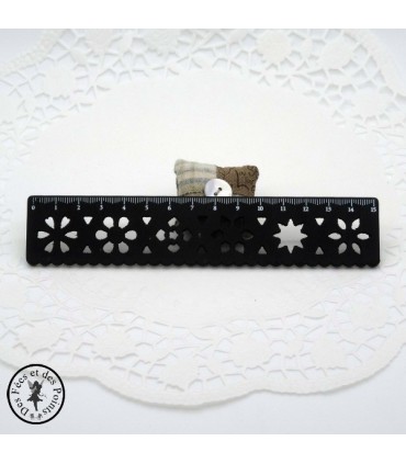 Règle en bois dentelle - Noir - Etoile